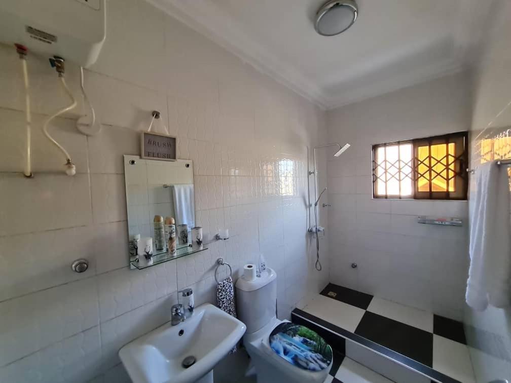 Nesta Barron -Home Away From Home North Legon Extérieur photo