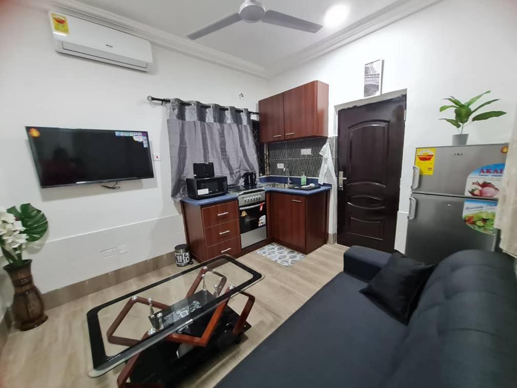 Nesta Barron -Home Away From Home North Legon Extérieur photo