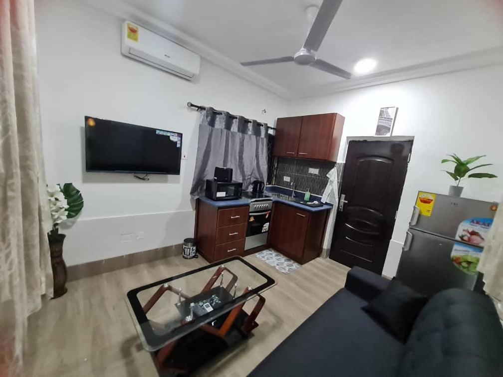 Nesta Barron -Home Away From Home North Legon Extérieur photo