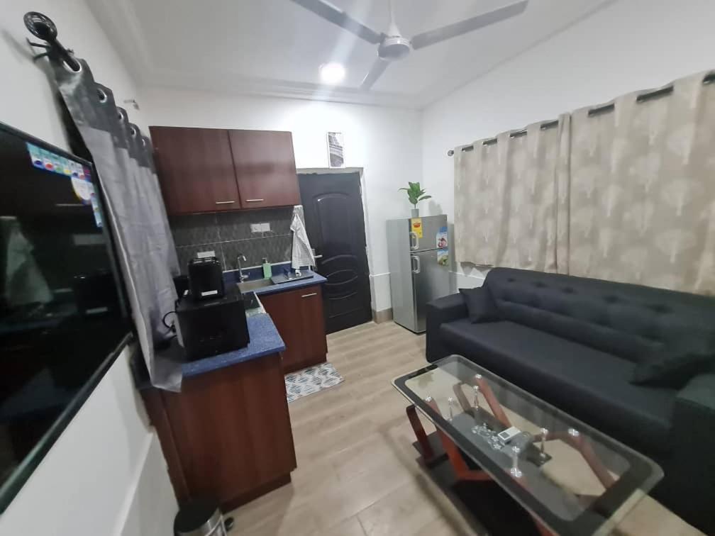 Nesta Barron -Home Away From Home North Legon Extérieur photo