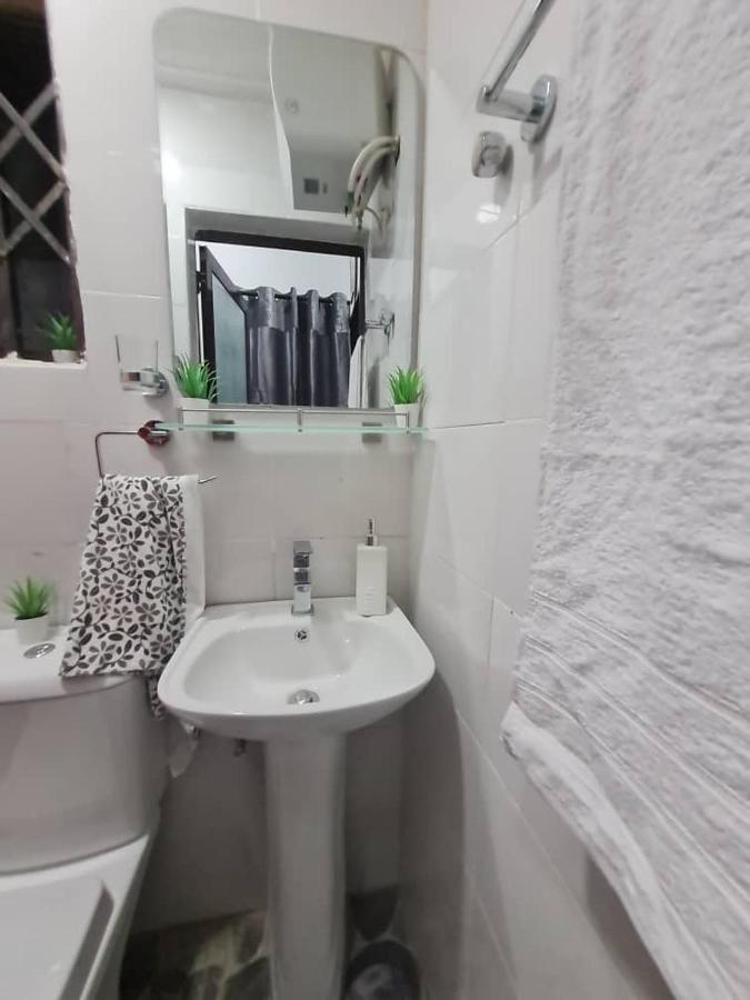 Nesta Barron -Home Away From Home North Legon Extérieur photo