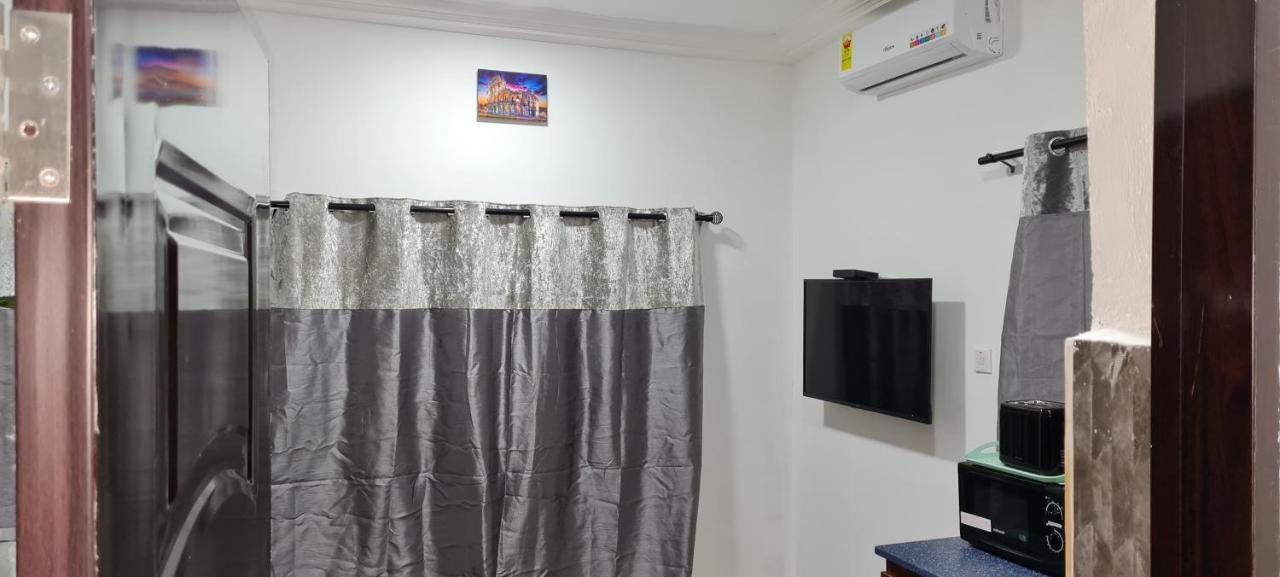 Nesta Barron -Home Away From Home North Legon Extérieur photo