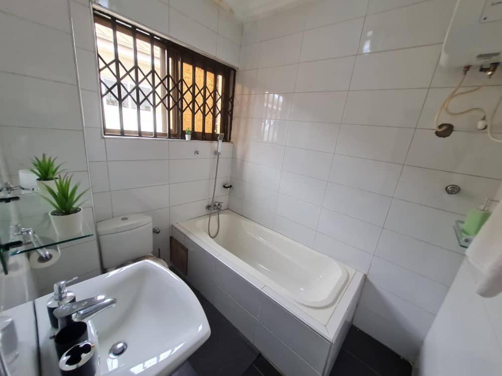 Nesta Barron -Home Away From Home North Legon Extérieur photo