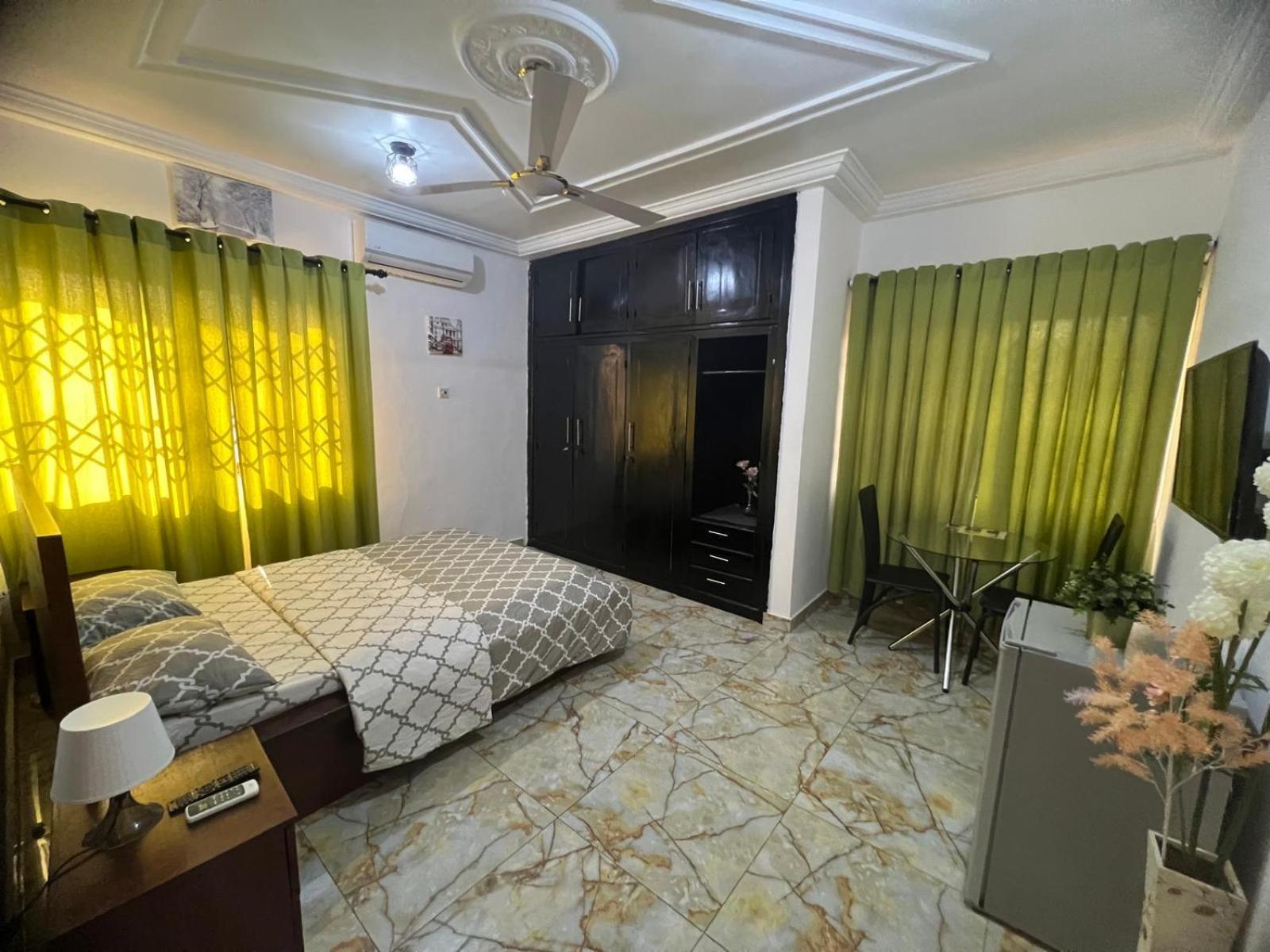 Nesta Barron -Home Away From Home North Legon Extérieur photo