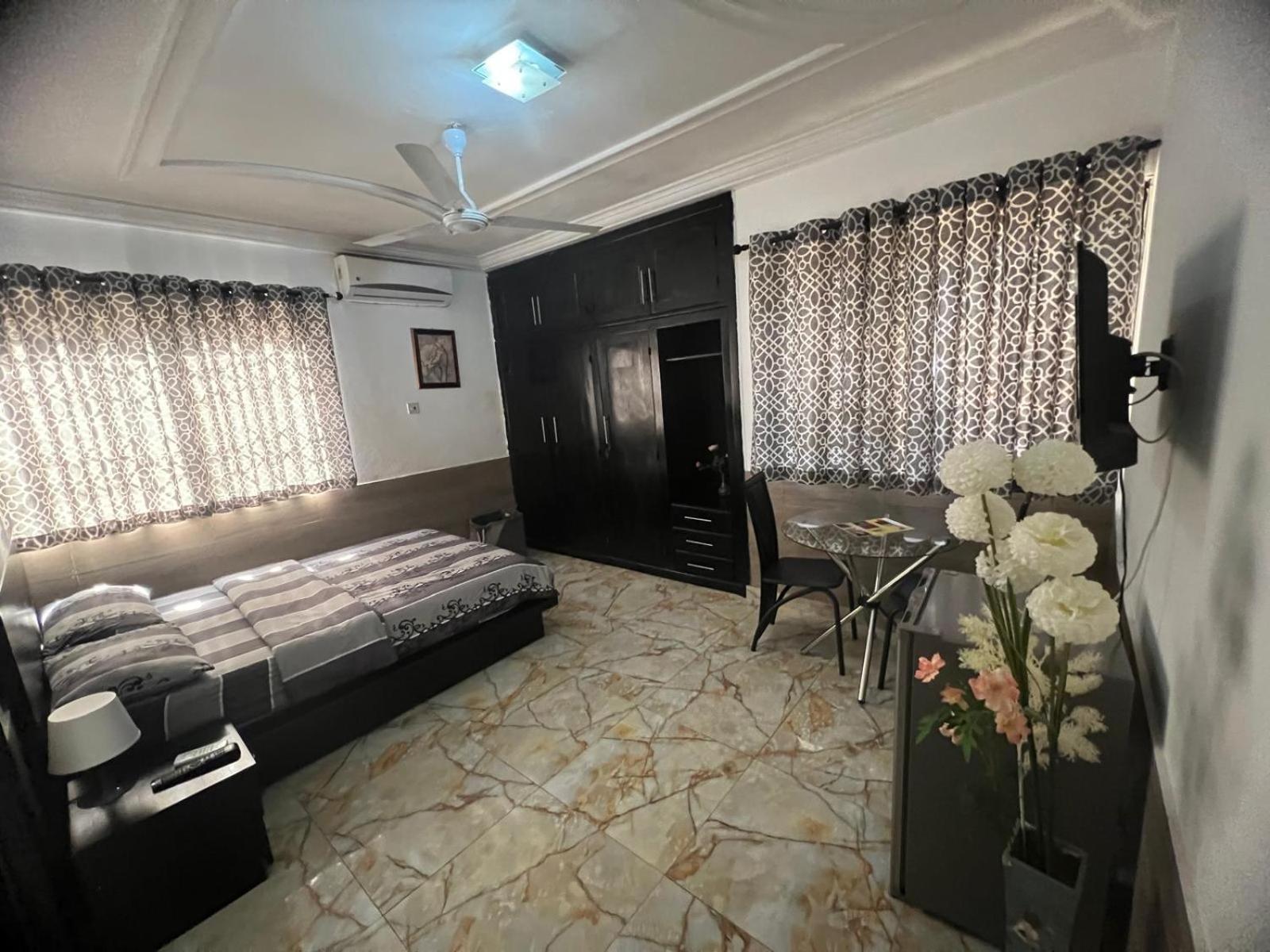 Nesta Barron -Home Away From Home North Legon Extérieur photo