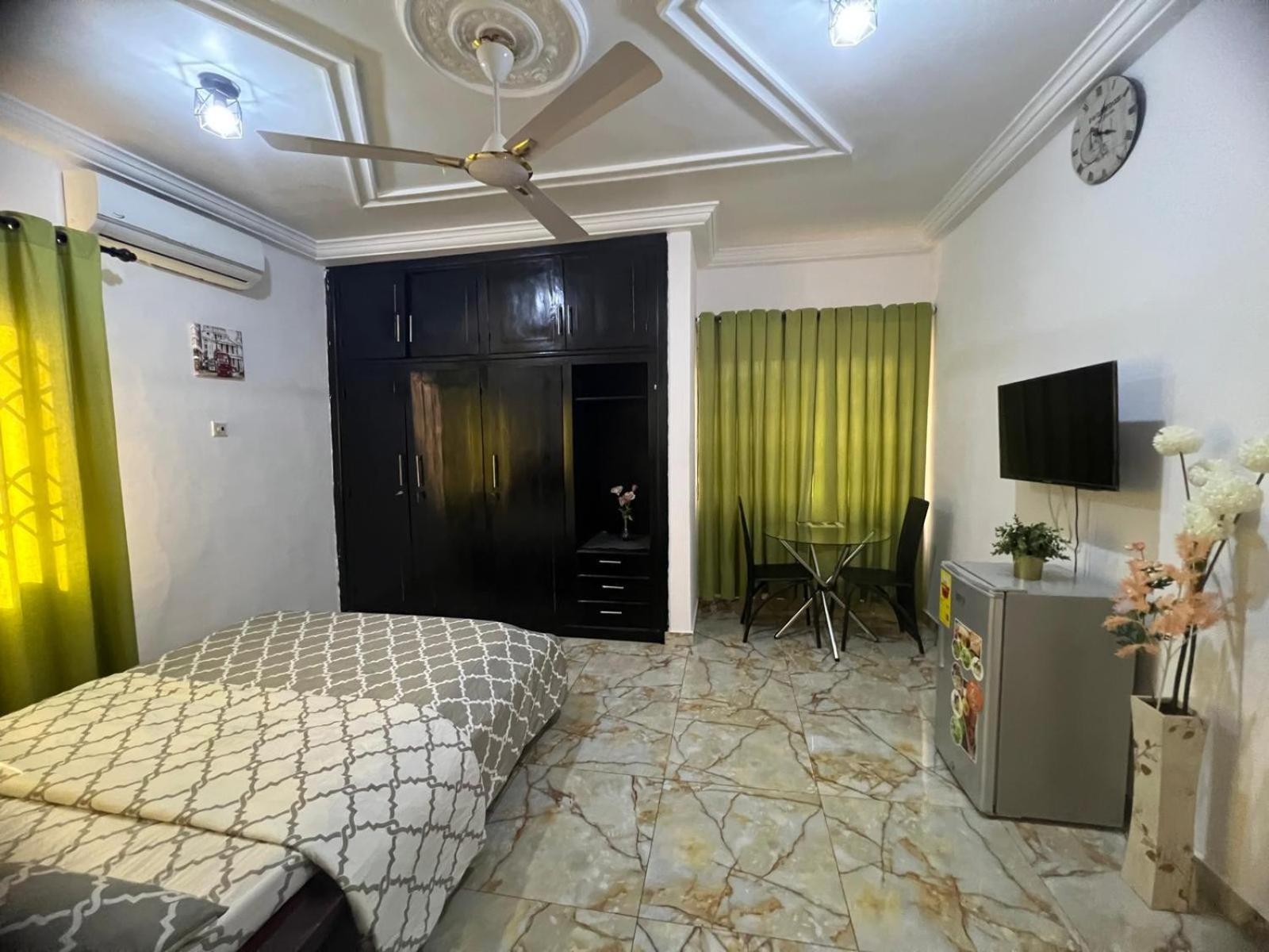 Nesta Barron -Home Away From Home North Legon Extérieur photo