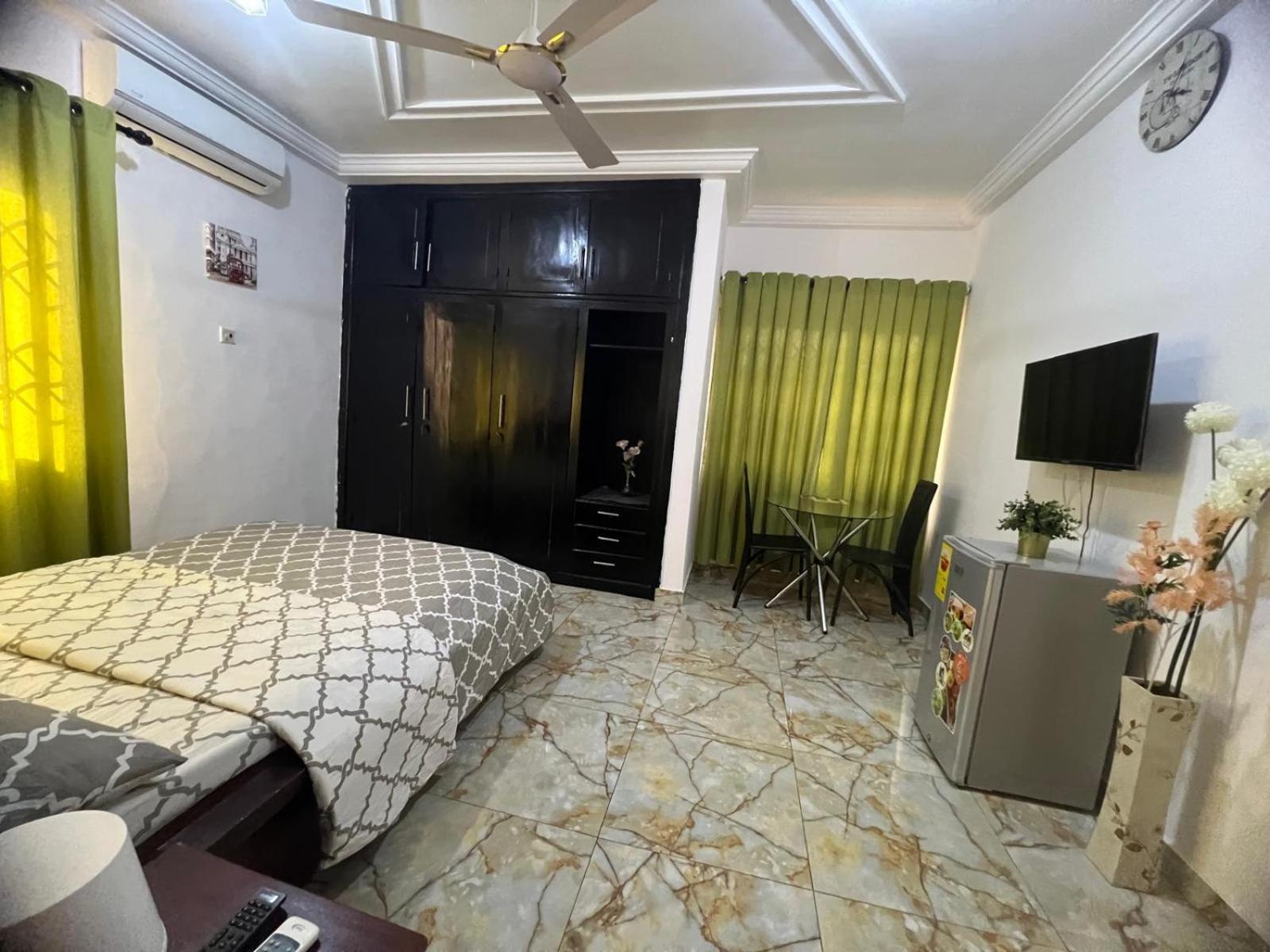 Nesta Barron -Home Away From Home North Legon Extérieur photo