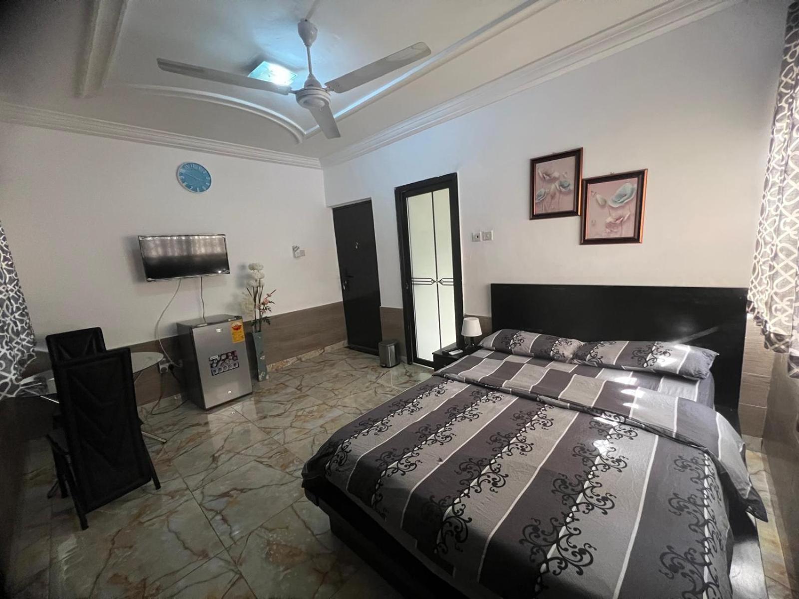 Nesta Barron -Home Away From Home North Legon Extérieur photo