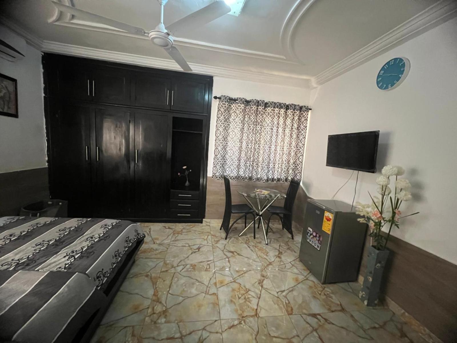 Nesta Barron -Home Away From Home North Legon Extérieur photo